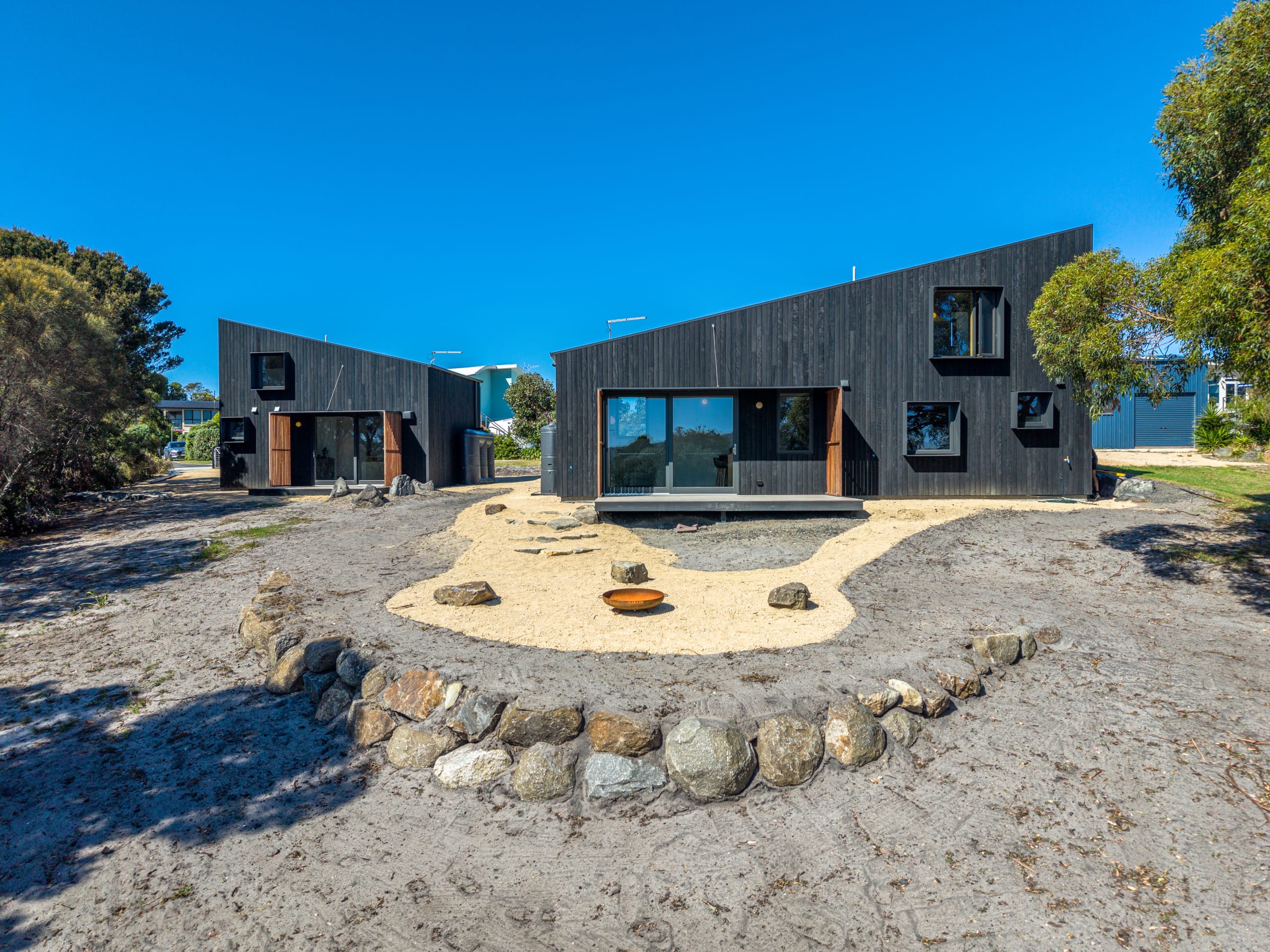 Fysh Place, two coastal homes near St Helens