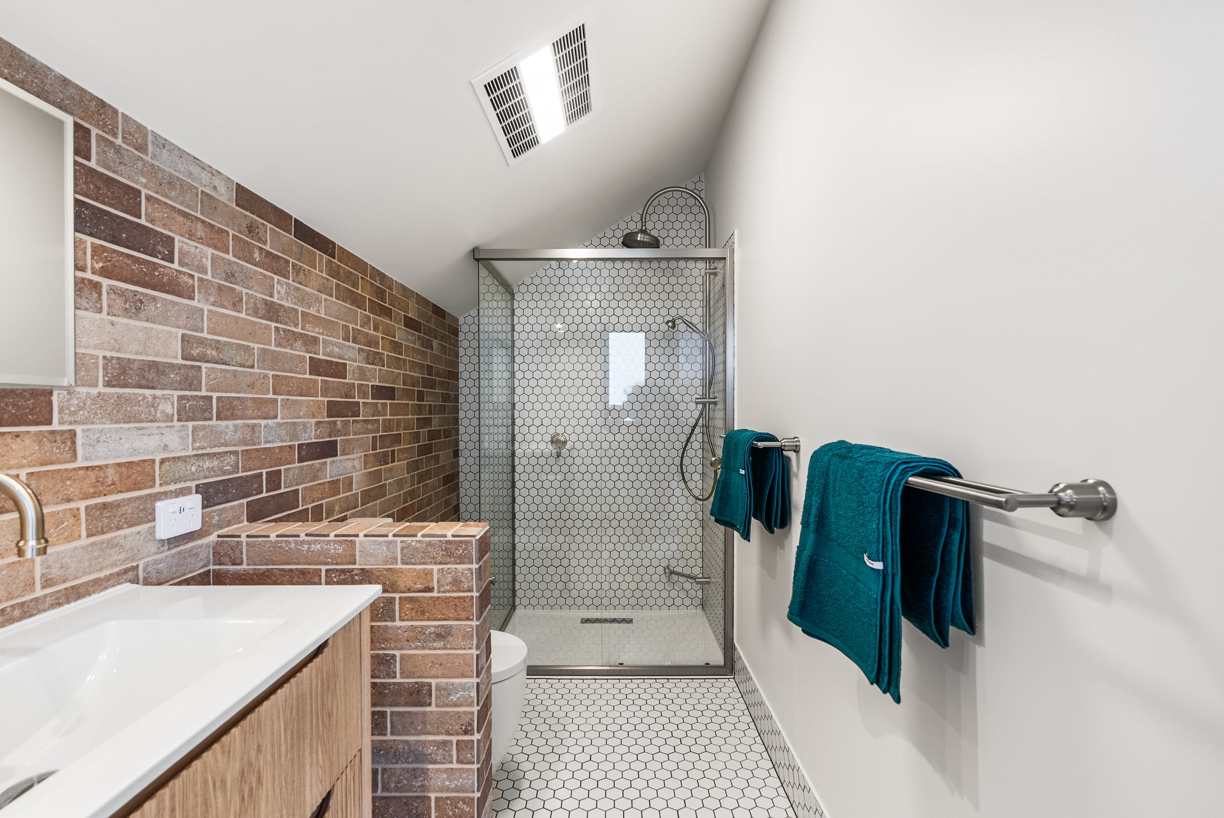 Little Frankland, Launceston, Tasmania — Forever Home by Zanetto Builders (image 5 of 17)