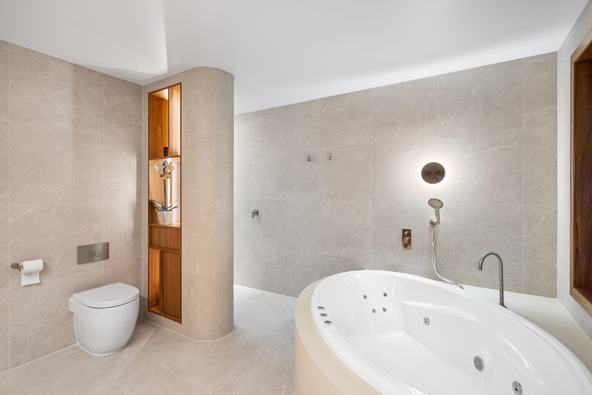 The Curve, Bellerive, Tasmania — Bathroom Project by Zanetto Builders (image 15 of 15)