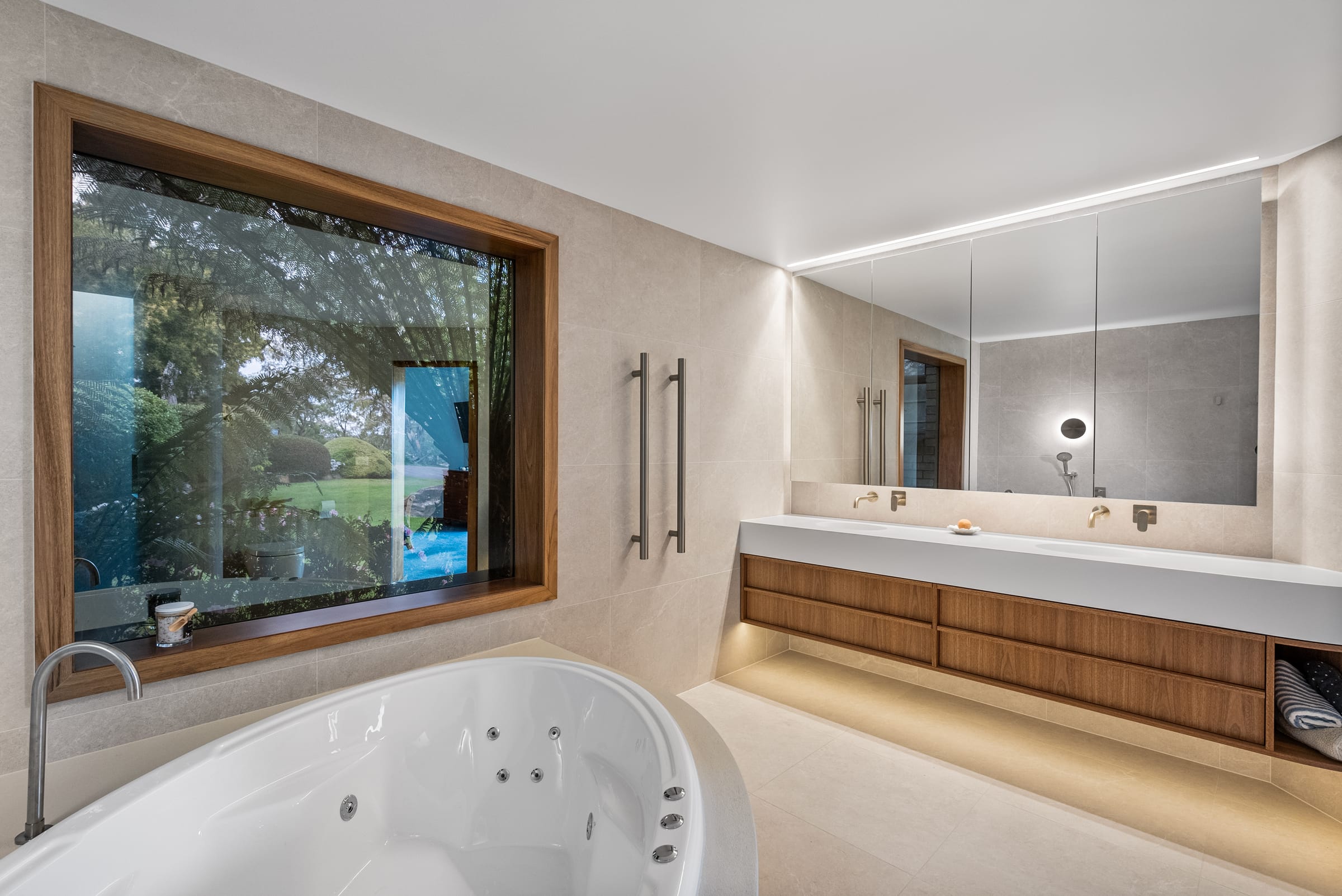 The Curve, Bellerive, Tasmania — Bathroom Project by Zanetto Builders (image 4 of 15)