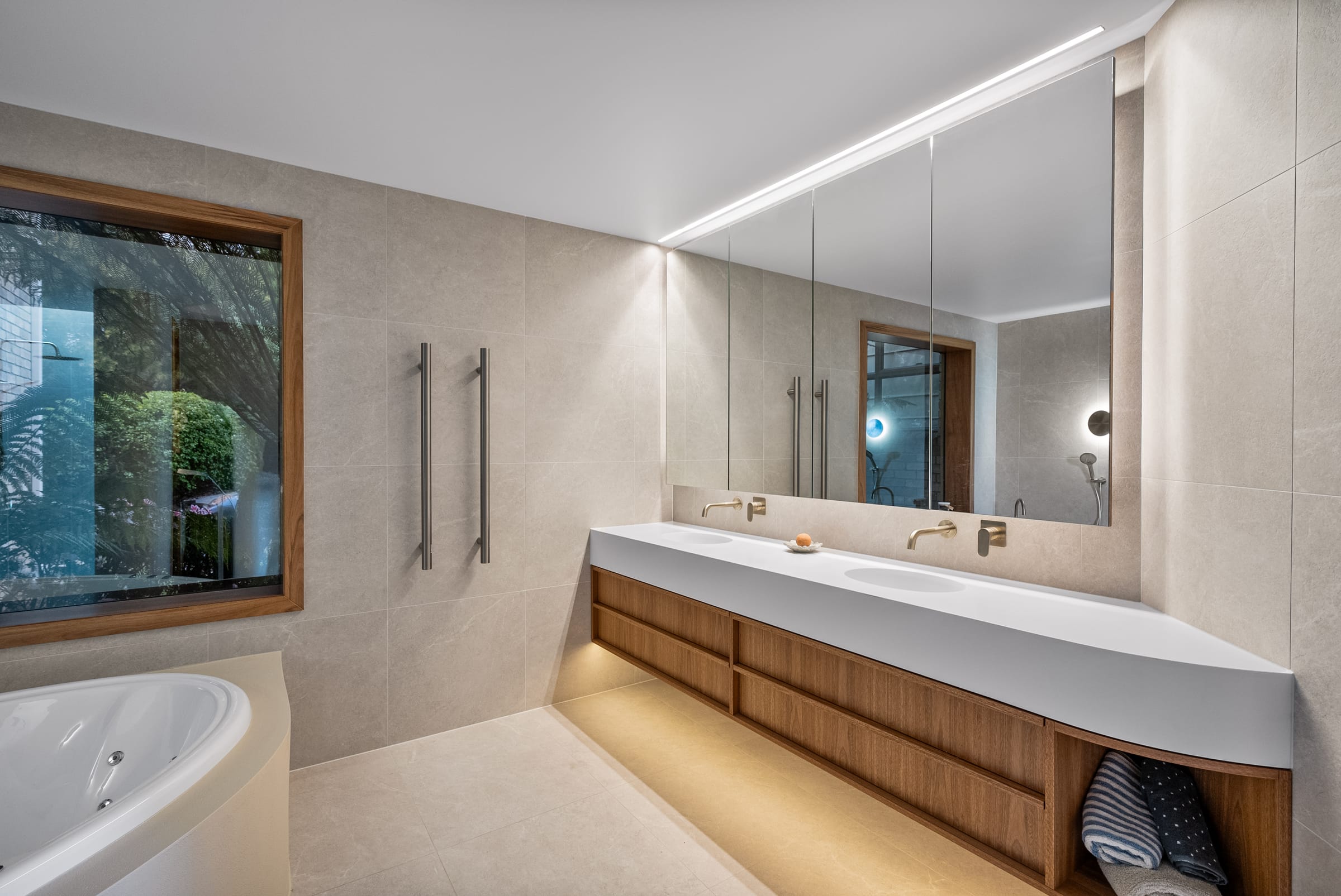 The Curve, Bellerive, Tasmania — Bathroom Project by Zanetto Builders (image 6 of 15)