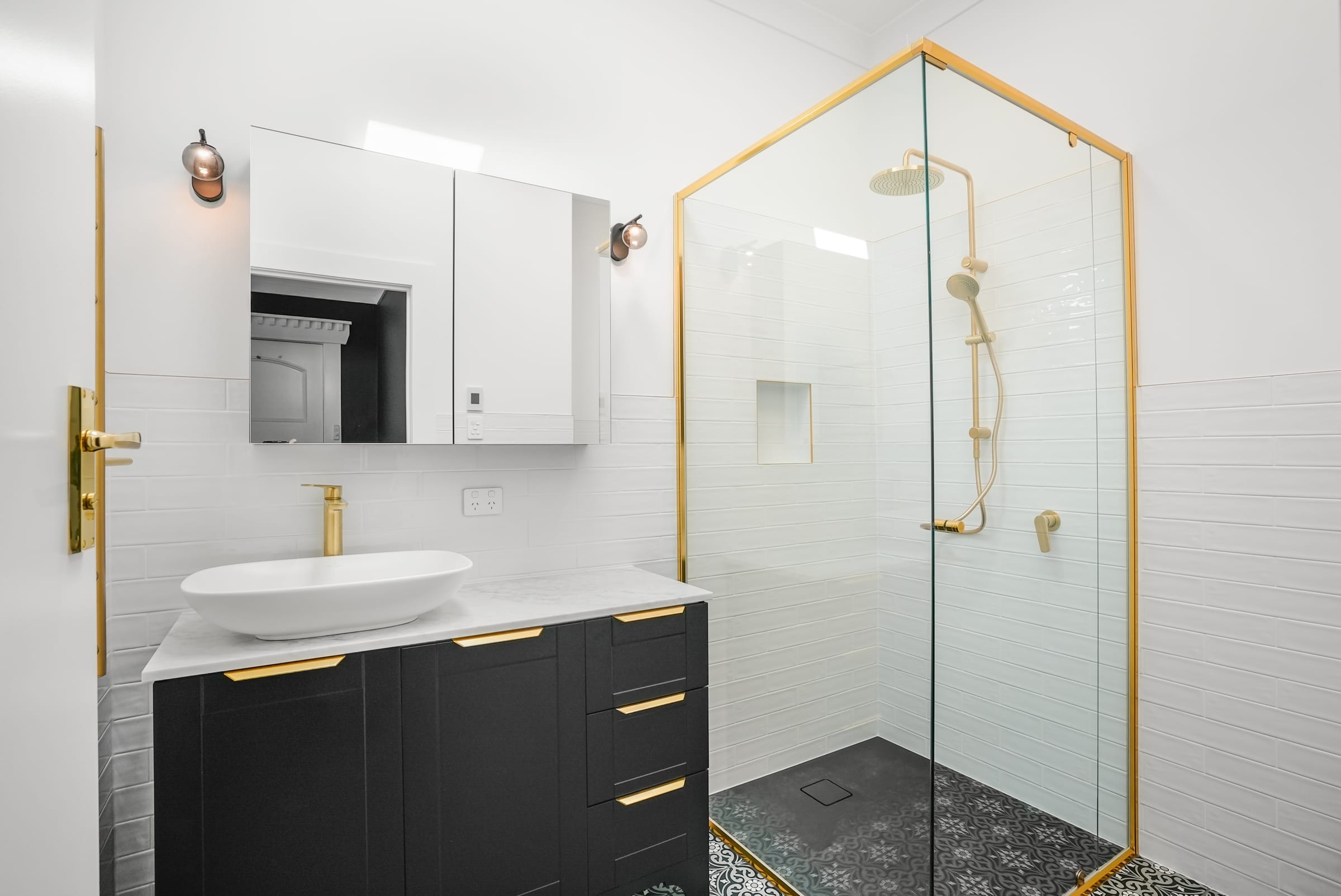 Verndene, Sandy Bay, Tasmania — Forever Home by Zanetto Builders (image 3 of 14)